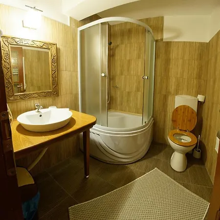 Casa Bunicii Din Bucovina